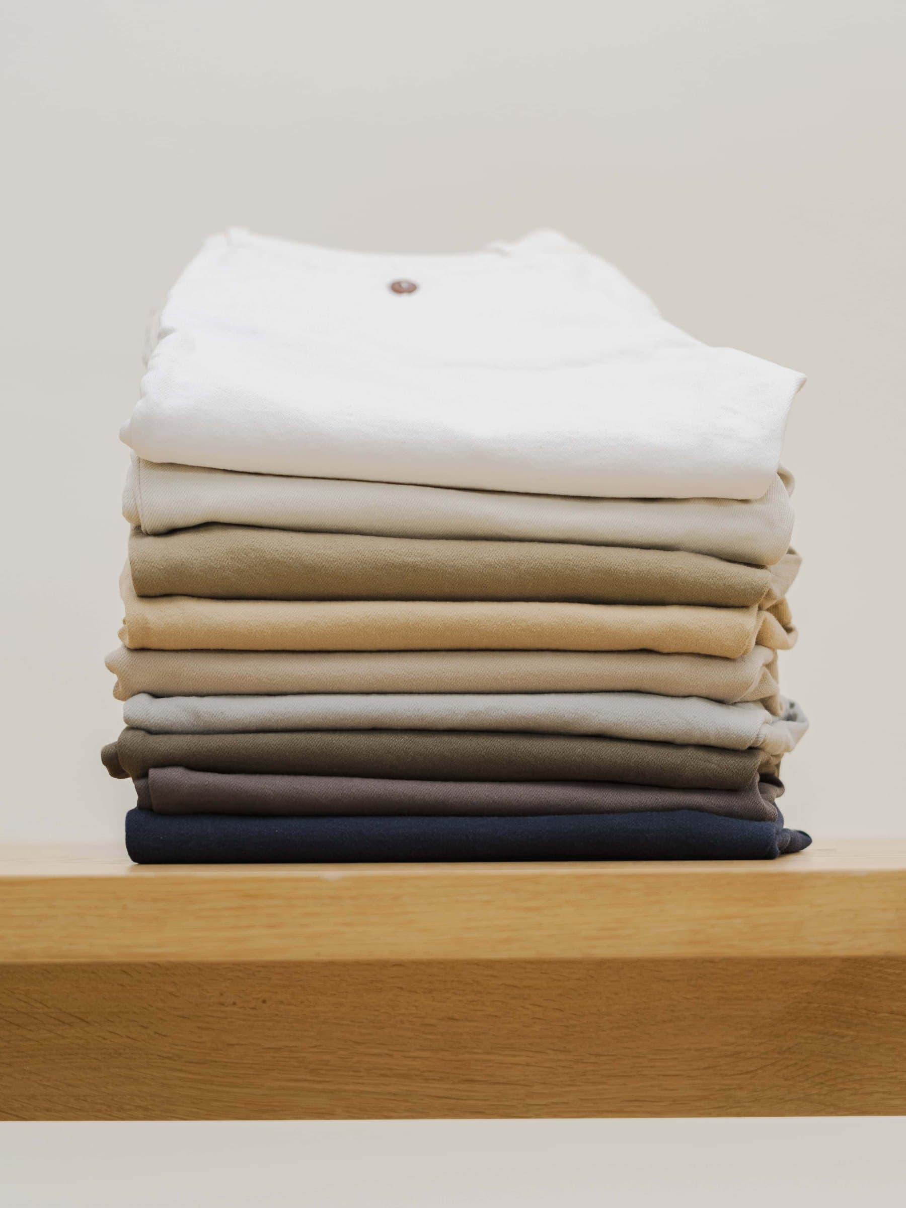 Innsiden av linningen på et par jeans